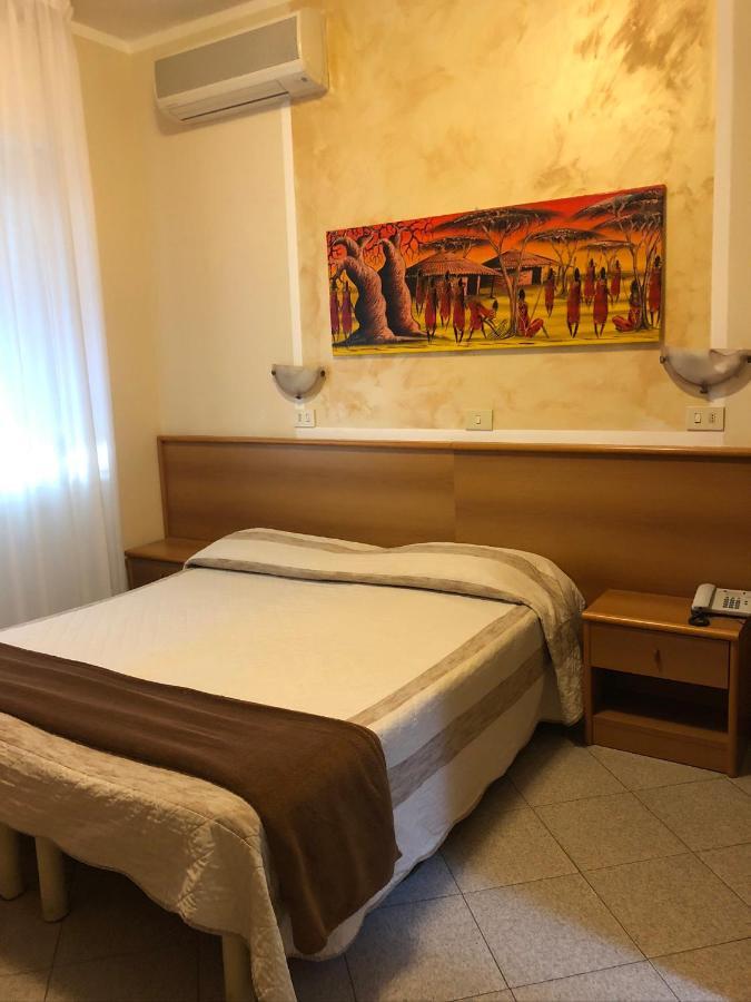 Hotel Capri Диано-Марина Экстерьер фото