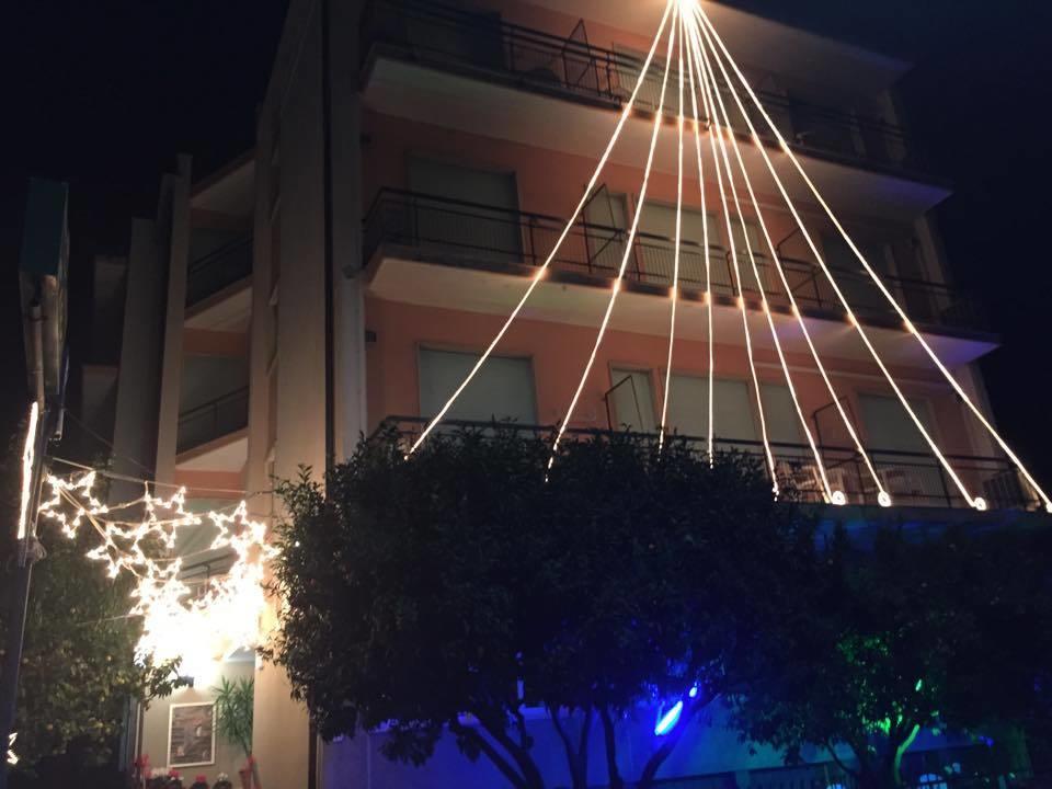 Hotel Capri Диано-Марина Экстерьер фото