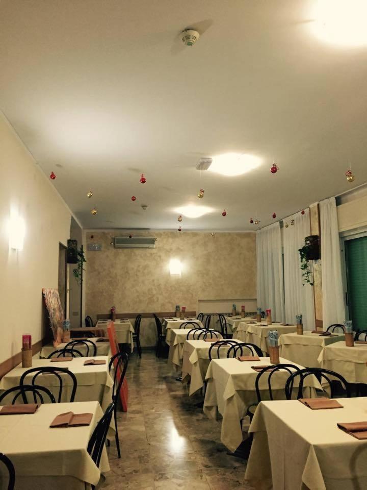 Hotel Capri Диано-Марина Экстерьер фото